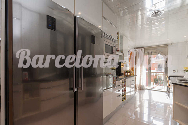 просторная квартира в Барселоне в районе Сант Антони - кухня 01